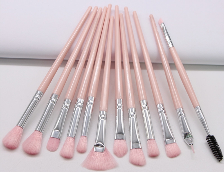 eye makeup brush